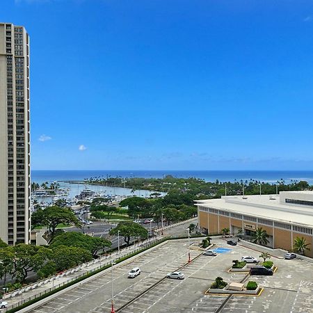 Ocean View Room At Ala Moana Fees Include هونولولو المظهر الخارجي الصورة
